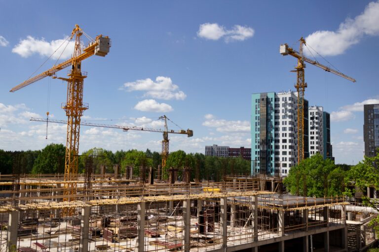 Obra en curso con protección de superficies